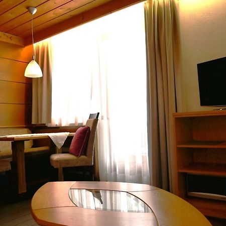 Hotel Garni Bergsonne Samnaun Szoba fotó
